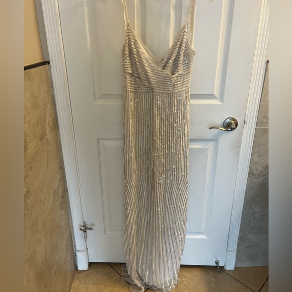 MAC DUGGAL Sequin Stripe Trumpet Gown in Pearl Size 6 New, never worn extra bead - Picture 6 of 9